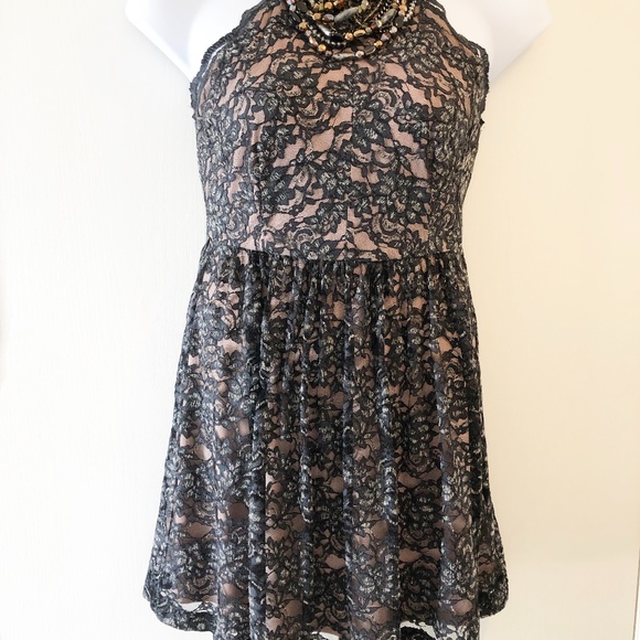 Lovely Evanka Trump Black and Beige Floral Lace Dress Size: 6 - Picture 2 of 12